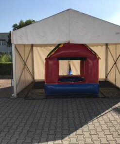 Bällebad unterm Zelt