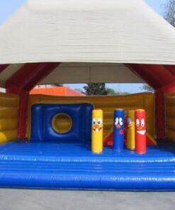 Hüpfburg Labyrinth Überdacht