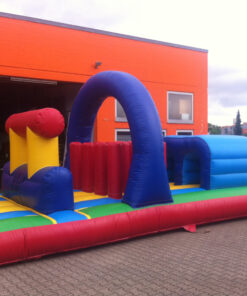 Hindernisbahn von der Seite