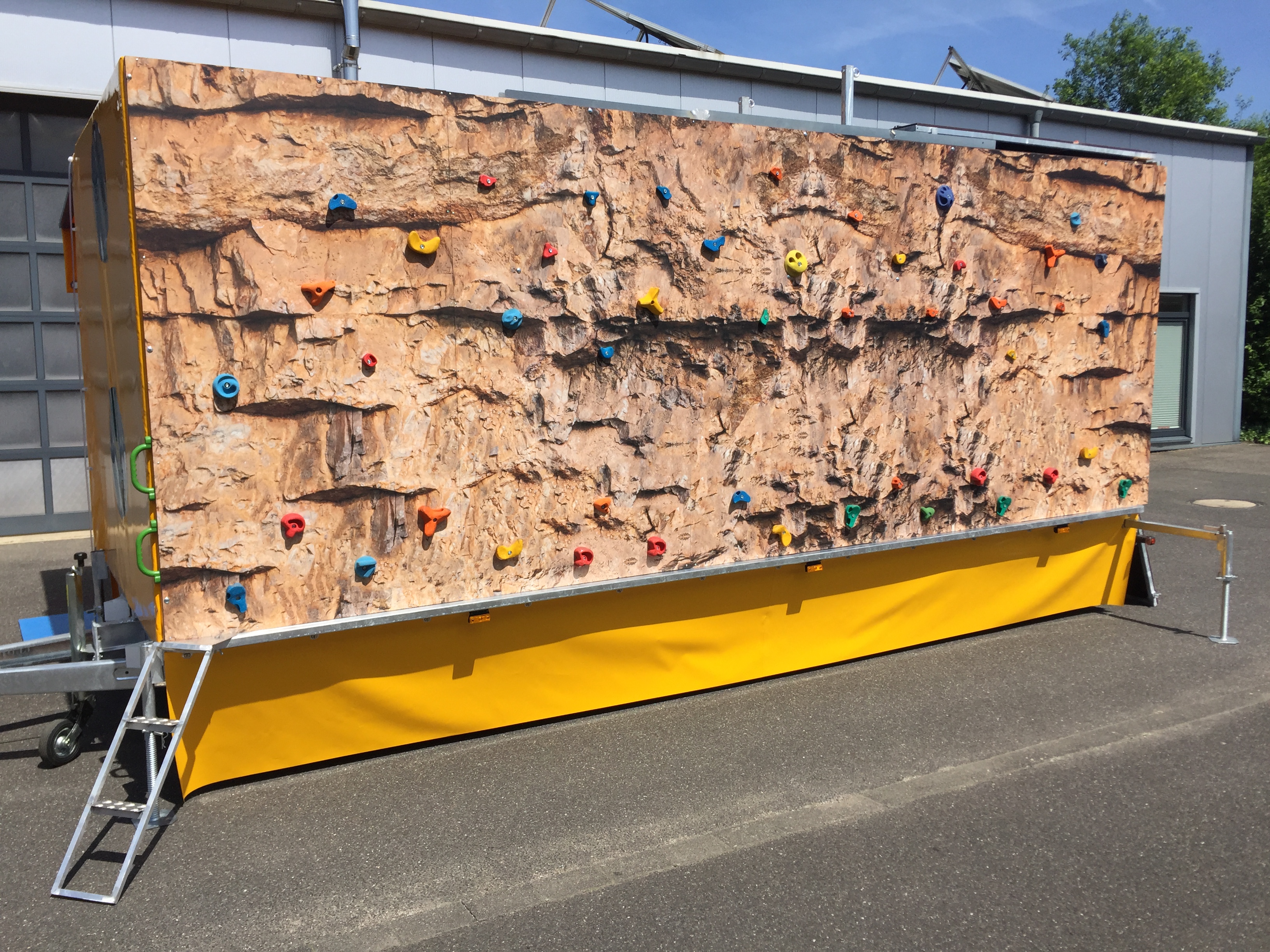 Boulderwand mieten | Seitliches klettern für Events - EVEPROCOM
