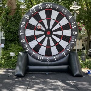 Dart spiel mit Fussbaellen