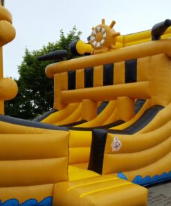 Riesenrutsche Piratenschiff