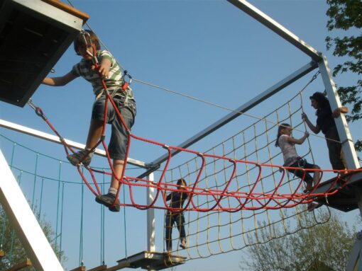 Trampolin-Klettergarten